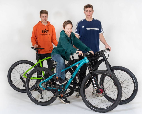 KUbikes 20S DISC superlehké dětské kolo Černá a červená