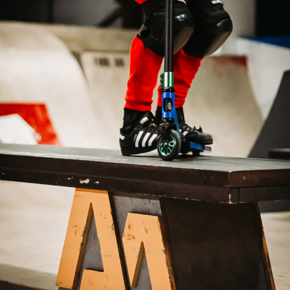 Výkonná koloběžka SLAMM Classic Stunt Blue 81,5 cm pro začátečníky 