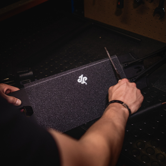 Servis skútrů: výměna griptape